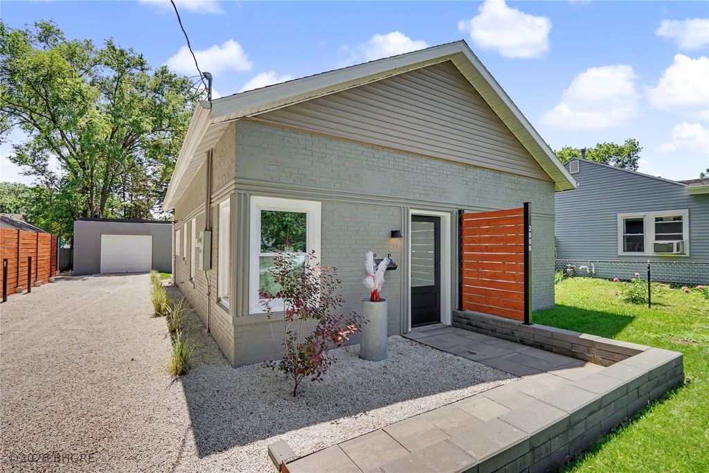 2906 Adams Avenue, Des Moines, IA 50310