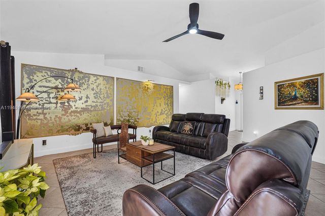 1975 NW 191st Ave, Pembroke Pines, FL 33029