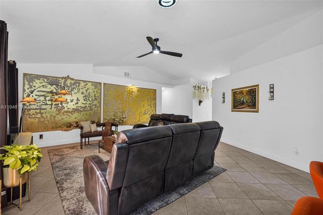1975 NW 191st Ave, Pembroke Pines, FL 33029