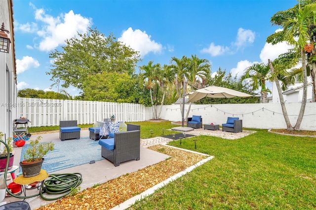 1975 NW 191st Ave, Pembroke Pines, FL 33029