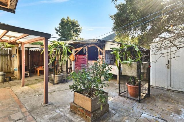 2819 E 23rd Street, Oakland, CA 94601