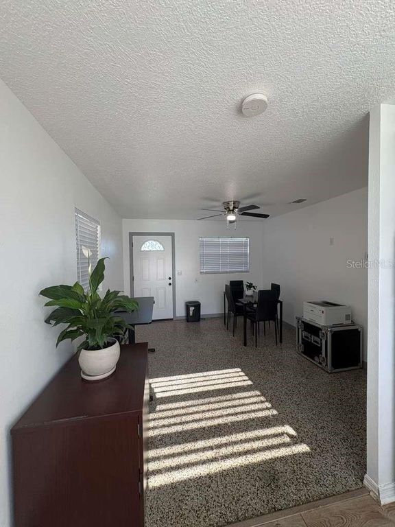 Image 11 of property listing at 342 CAMPUS VIEW DRIVE, Orlando, FL 32810