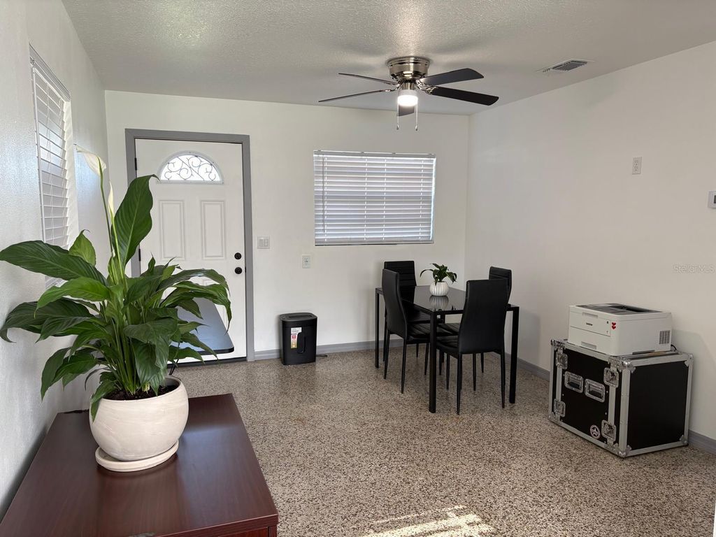 Image 12 of property listing at 342 CAMPUS VIEW DRIVE, Orlando, FL 32810