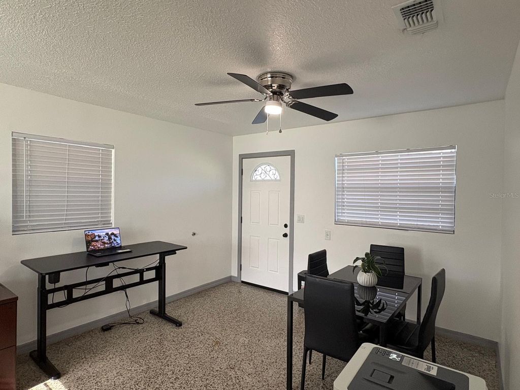 Image 13 of property listing at 342 CAMPUS VIEW DRIVE, Orlando, FL 32810