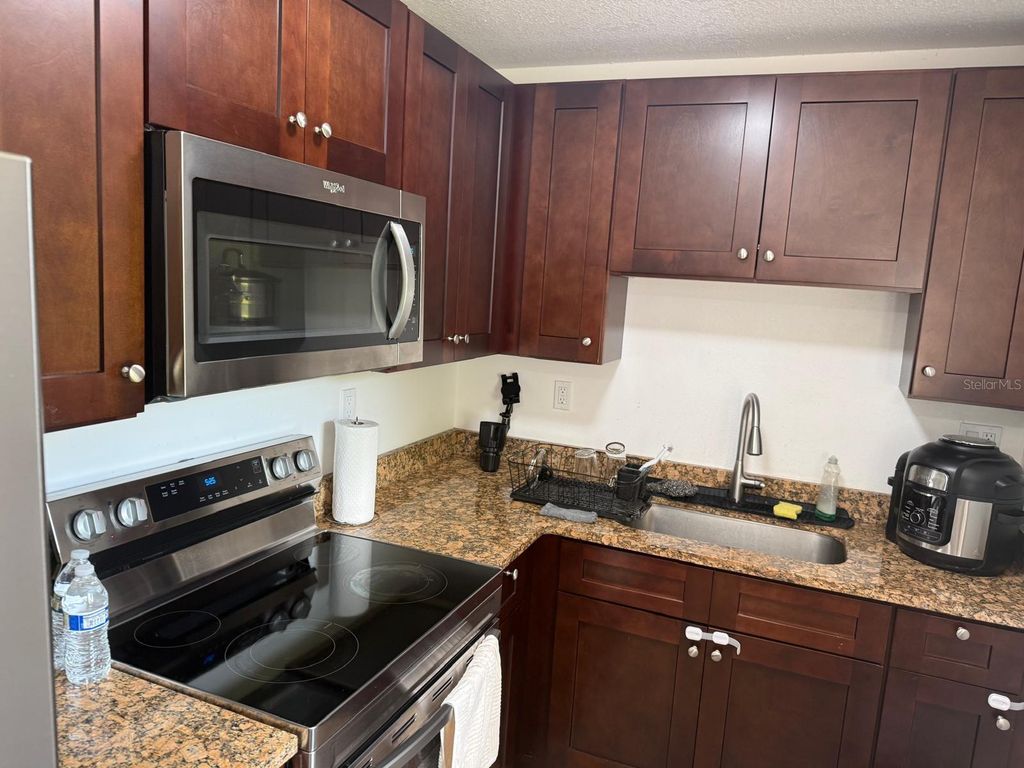 Image 17 of property listing at 342 CAMPUS VIEW DRIVE, Orlando, FL 32810