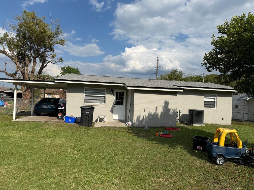 Image 5 of property listing at 342 CAMPUS VIEW DRIVE, Orlando, FL 32810