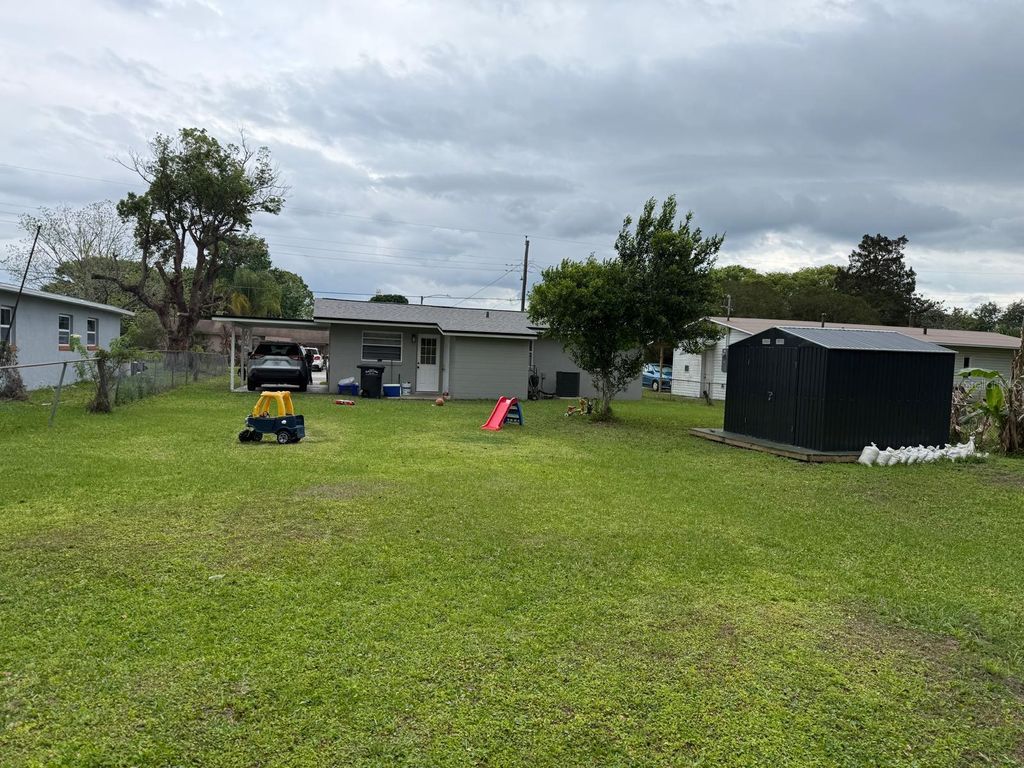 Image 7 of property listing at 342 CAMPUS VIEW DRIVE, Orlando, FL 32810