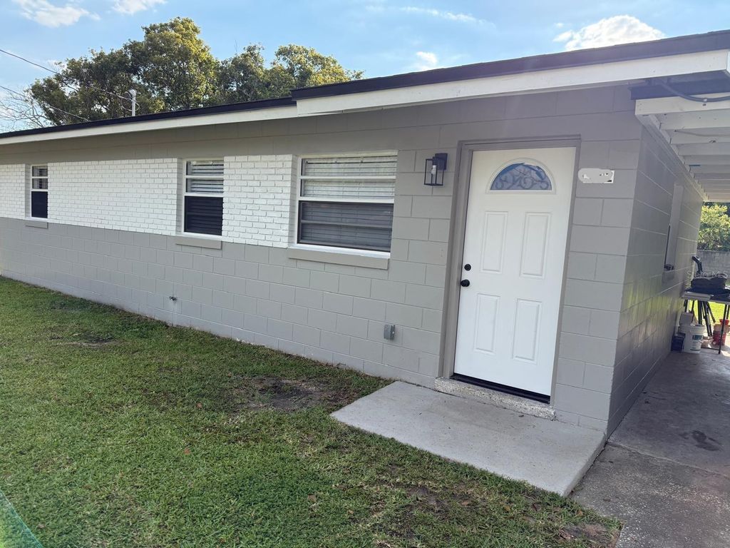 Image 9 of property listing at 342 CAMPUS VIEW DRIVE, Orlando, FL 32810