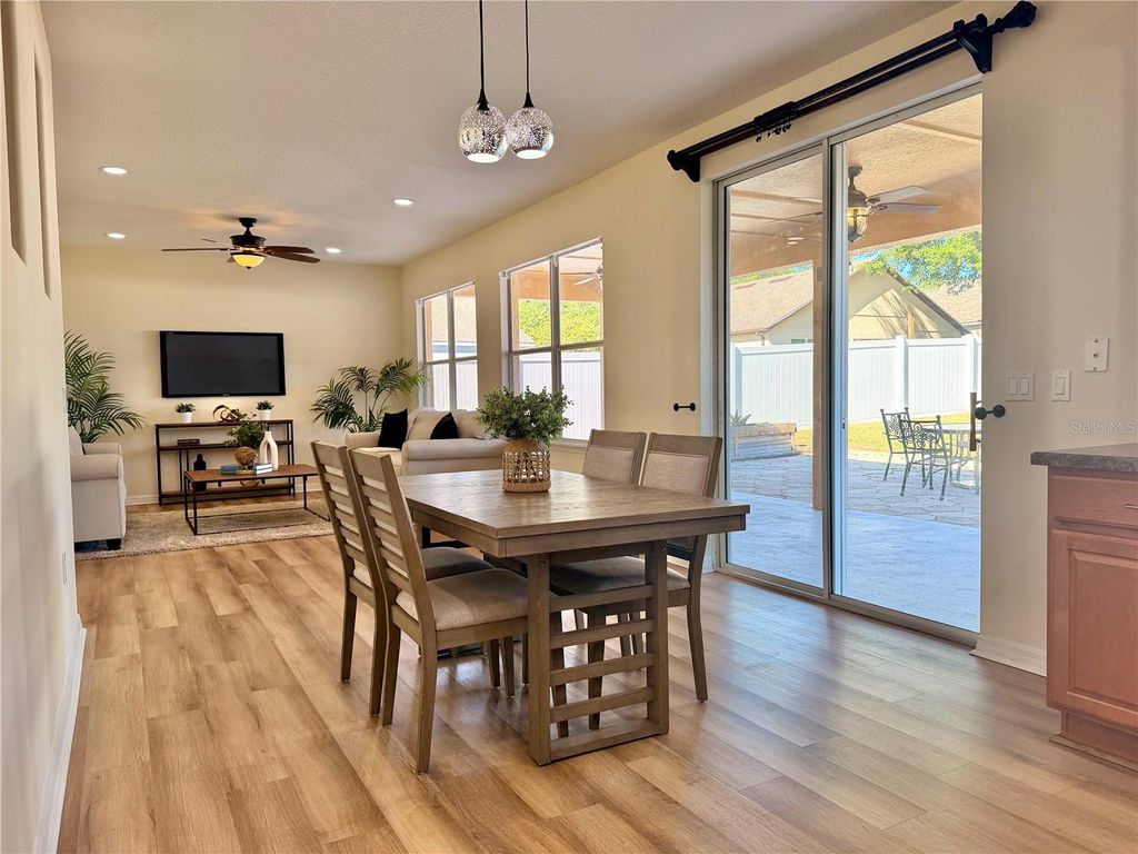 Image 13 of property listing at 25012 CHIPSHOT COURT, Sorrento, FL 32776