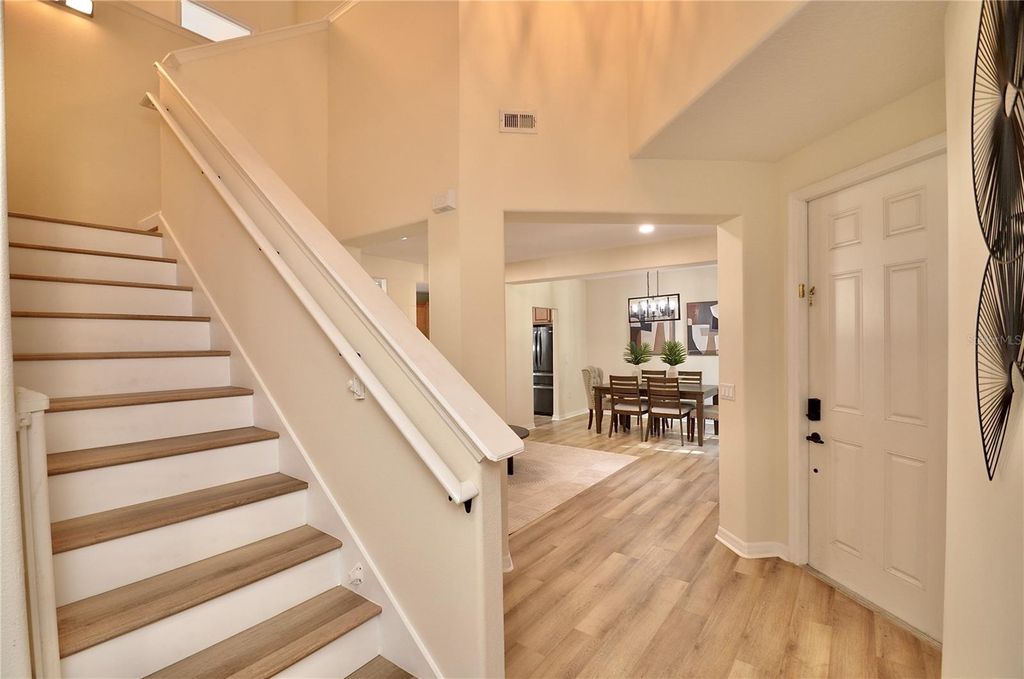 Image 19 of property listing at 25012 CHIPSHOT COURT, Sorrento, FL 32776