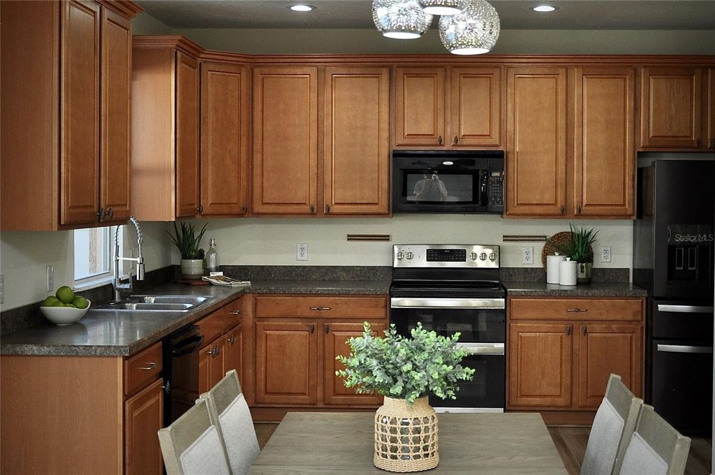 Image 3 of property listing at 25012 CHIPSHOT COURT, Sorrento, FL 32776