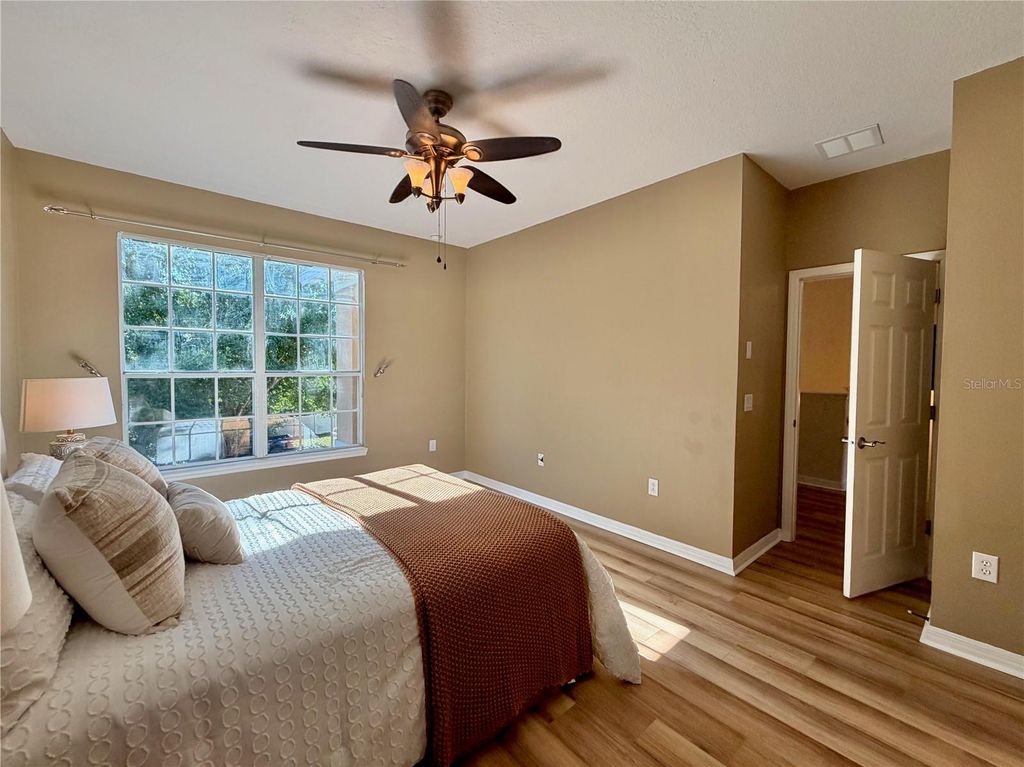 Image 22 of property listing at 25012 CHIPSHOT COURT, Sorrento, FL 32776