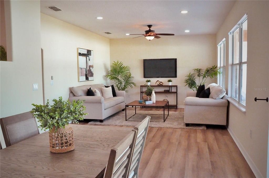 Image 4 of property listing at 25012 CHIPSHOT COURT, Sorrento, FL 32776