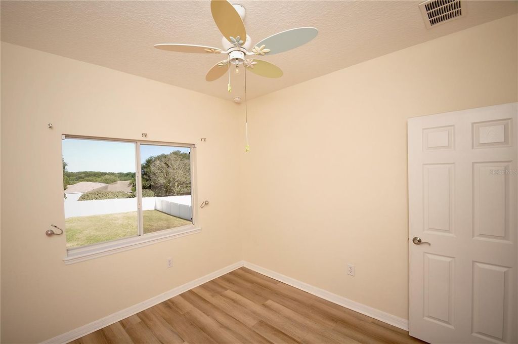 Image 34 of property listing at 25012 CHIPSHOT COURT, Sorrento, FL 32776