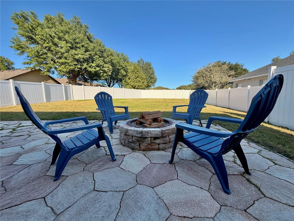 Image 38 of property listing at 25012 CHIPSHOT COURT, Sorrento, FL 32776