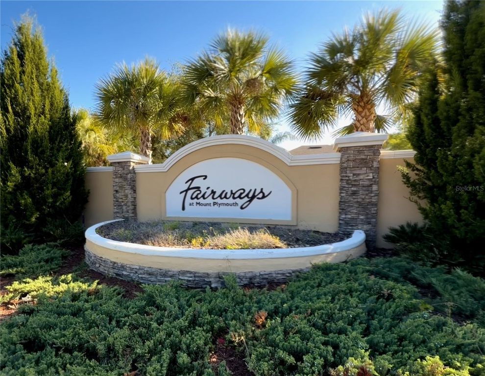 Image 39 of property listing at 25012 CHIPSHOT COURT, Sorrento, FL 32776