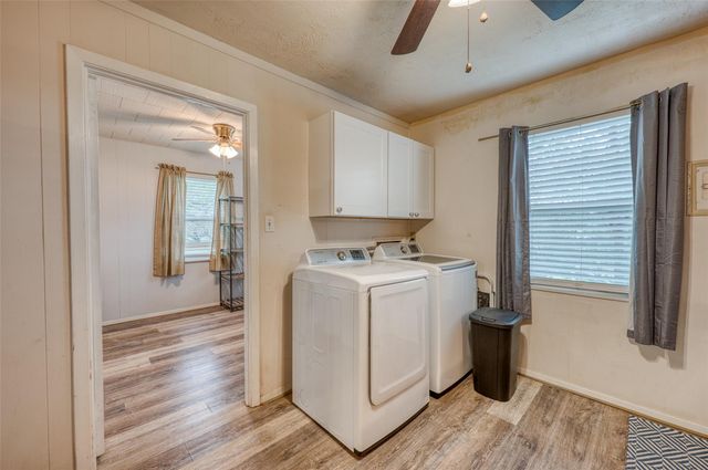 204 W Lakeshore DR, Llano, TX 78643