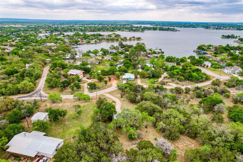 204 W Lakeshore DR, Sunrise Beach Village, TX 78643