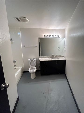 2007 S Ervay Street 2005-104, Dallas, TX 75215