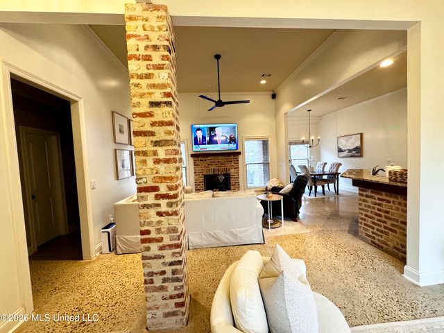 148 W Pinebrook Drive, Brandon, MS 39047