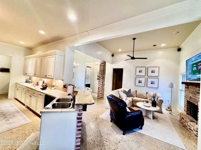 148 W Pinebrook Drive, Brandon, MS 39047