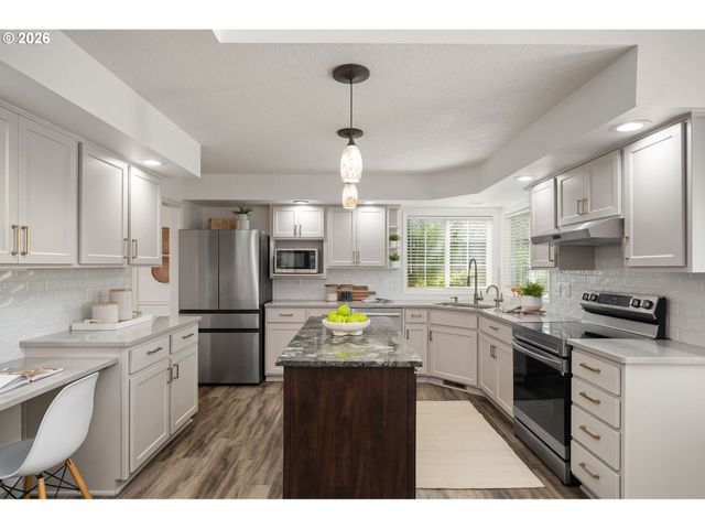 6475 Sw ARRANMORE Ct, Portland, OR 97223