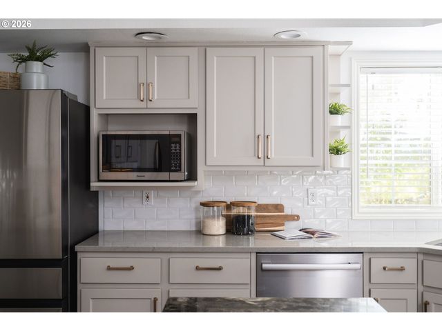 6475 Sw ARRANMORE Ct, Portland, OR 97223