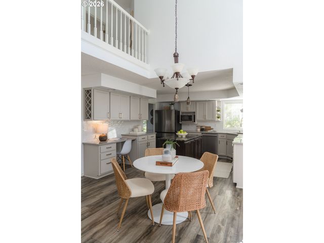 6475 Sw ARRANMORE Ct, Portland, OR 97223