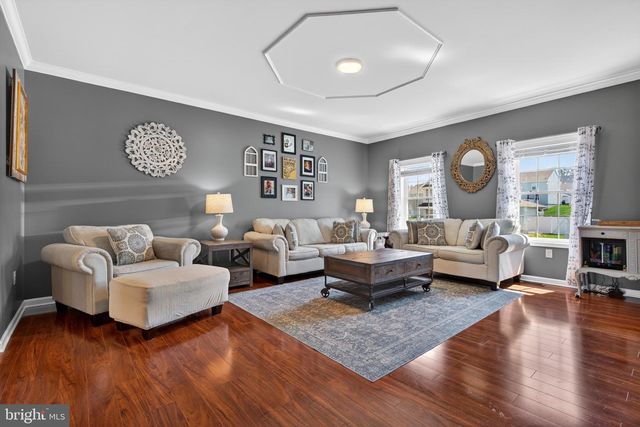 25 THOROUGHBRED DR, York Haven, PA 17370