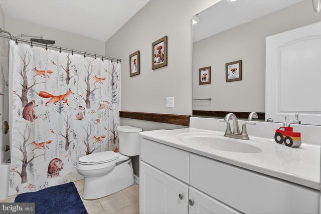 25 THOROUGHBRED DR, York Haven, PA 17370