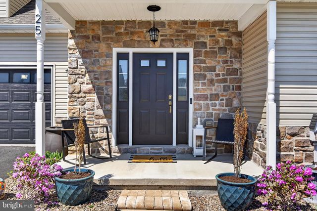 25 THOROUGHBRED DR, York Haven, PA 17370