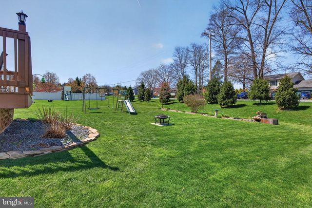 25 THOROUGHBRED DR, York Haven, PA 17370