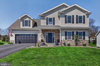 25 THOROUGHBRED DR, York Haven, PA 17370