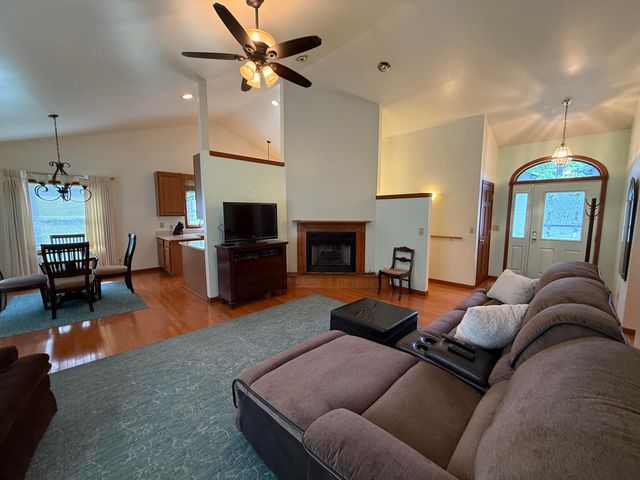 3216 W Greenbriar Lane, La Porte, IN 46350