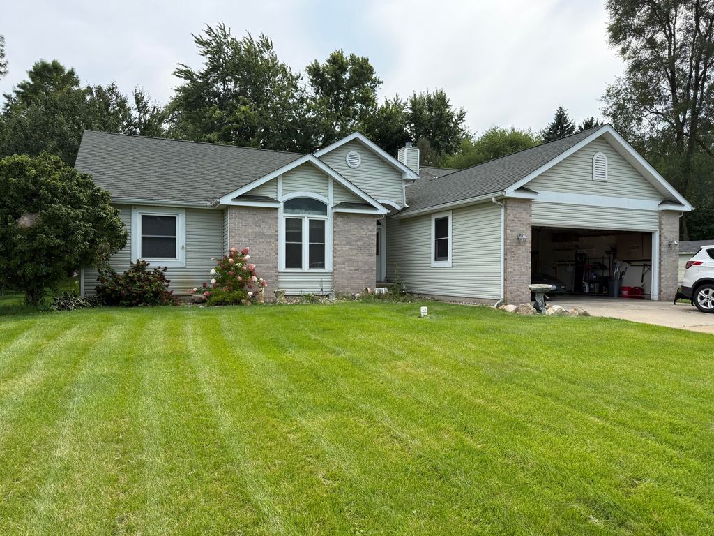 3216 W Greenbriar Lane, La Porte, IN 46350