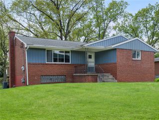 442 Englewood Dr, Ross Twp, PA 15237