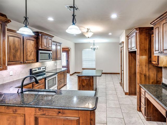 2121 Mill Creek Way, Choctaw, OK 73020