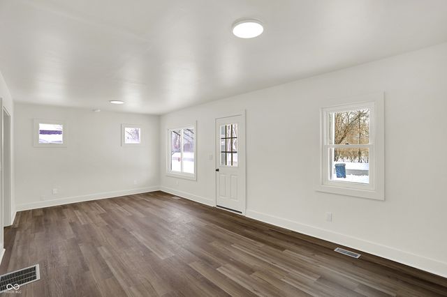 901 N 9th Street, Elwood, IN 46036