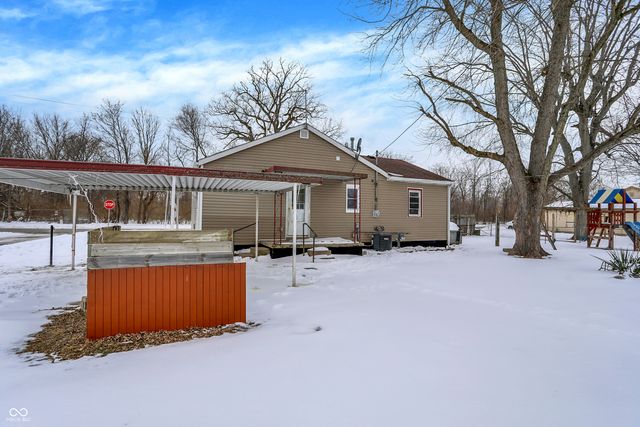 901 N 9th Street, Elwood, IN 46036