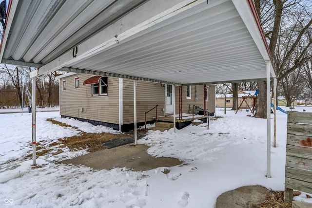 901 N 9th Street, Elwood, IN 46036