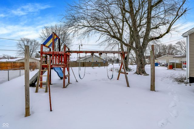 901 N 9th Street, Elwood, IN 46036