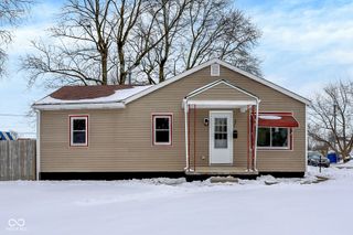 901 N 9th Street, Elwood, IN 46036
