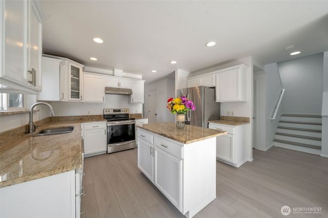 9925 S 242nd Place, Kent, WA 98030