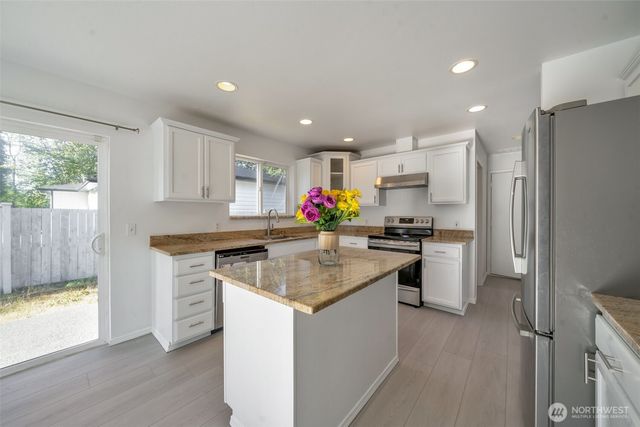 9925 S 242nd Place, Kent, WA 98030