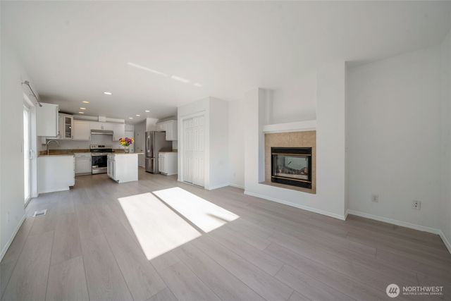 9925 S 242nd Place, Kent, WA 98030
