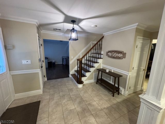 19 Knox Ter, Totowa Boro, NJ 07512