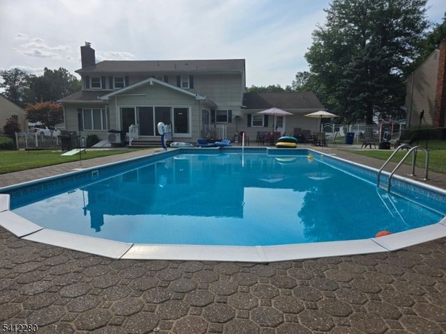 19 Knox Ter, Totowa Boro, NJ 07512