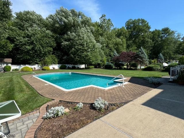 19 Knox Ter, Totowa Boro, NJ 07512