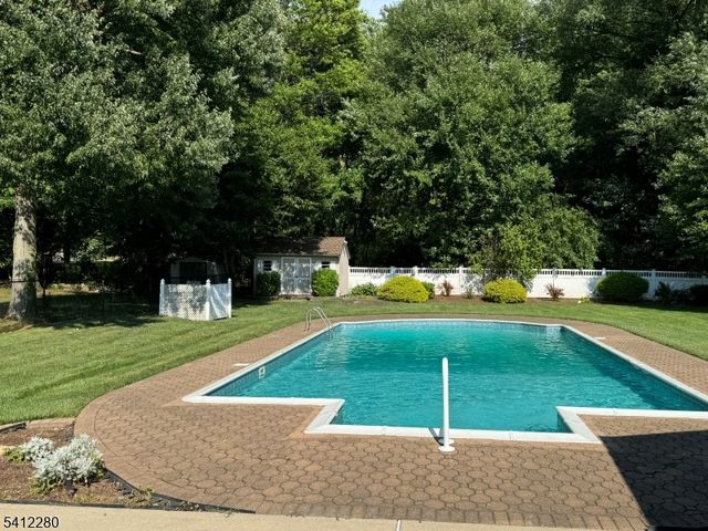 19 Knox Ter, Totowa Boro, NJ 07512