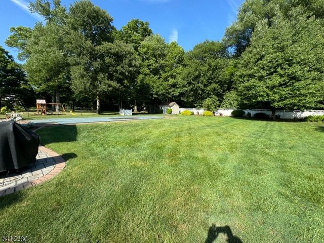 19 Knox Ter, Totowa Boro, NJ 07512